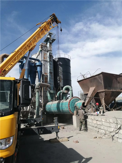 兰山区设备搬运等各类工程项目中，吊车起着关键作用