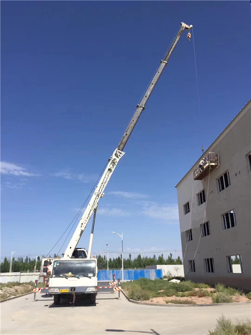 兰山区“轻装强干”—— 吊车的 “轻量化臂架” 技术